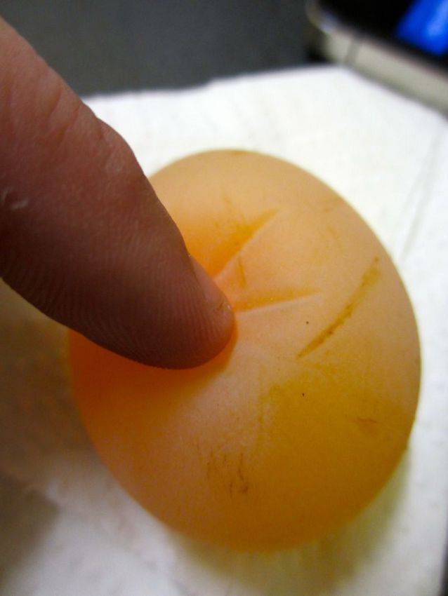 Почему куры несут мелкие яйца: причины и методы решения проблемы