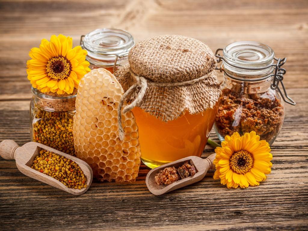 Смягчение самогона медом: как добавить мед в самогон, сколько добавлять