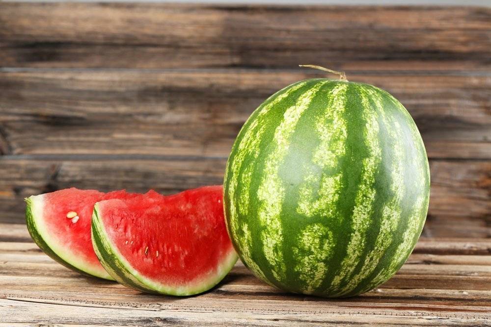 Арбуз: ягода или фрукт, где и как растет, калорийность, как выбрать, виды, польза и вред