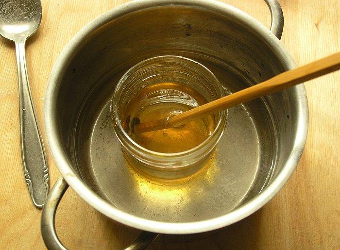Можно ли нагревать мед и теряет ли он полезные свойства: советы и видео