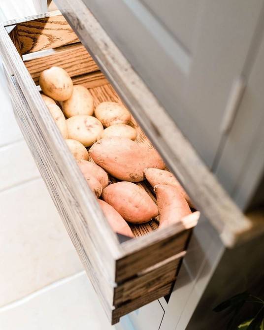 Какую температуру выдерживает картофель: при хранении в гараже и на балконе, оптимальные, минимальные условия для зимы, при скольких градусах замерзает картошка