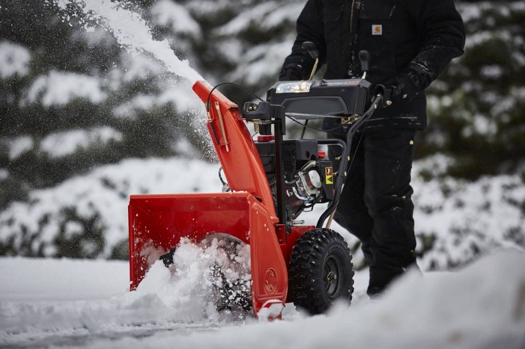 Как выбрать снегоуборочную машину для дома и дачи: виды, характеристики, обзор производителей